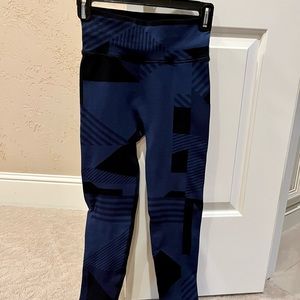 sweaty betty size small navy blue and black leggings. 7/8 24” length